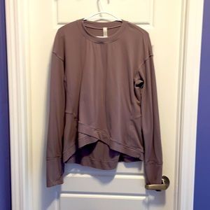 Lululemon Close to crossing top. EUC.